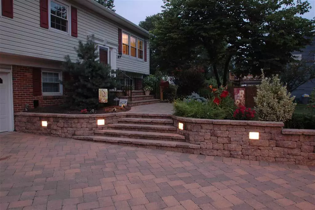 retaining wall lights